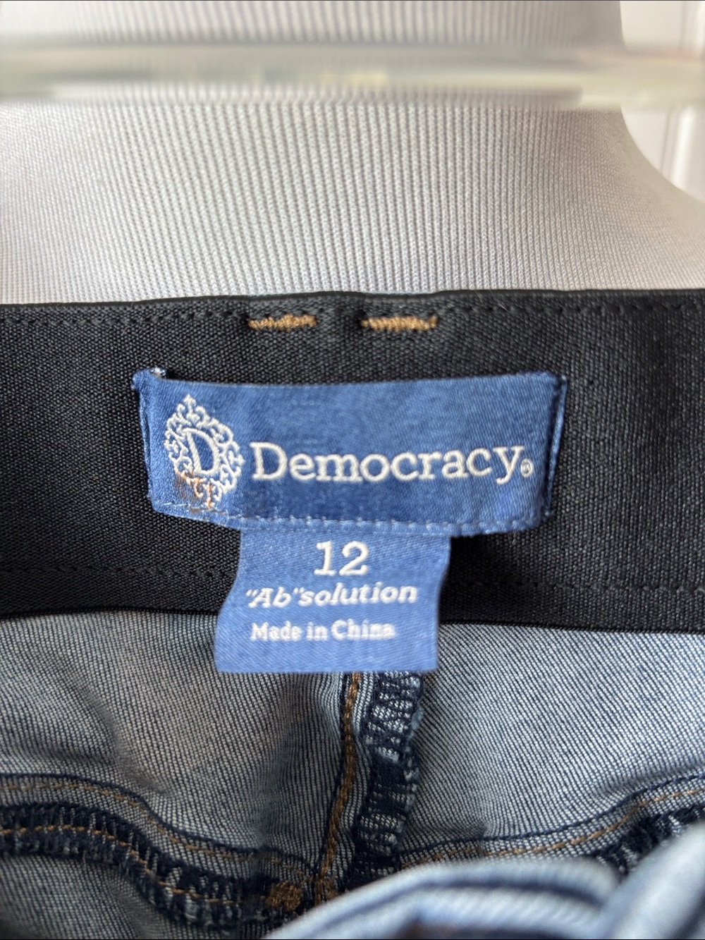 Democracy Women's Medium Blue Skinny Jeans with Light Distressing - Picture 2 of 6